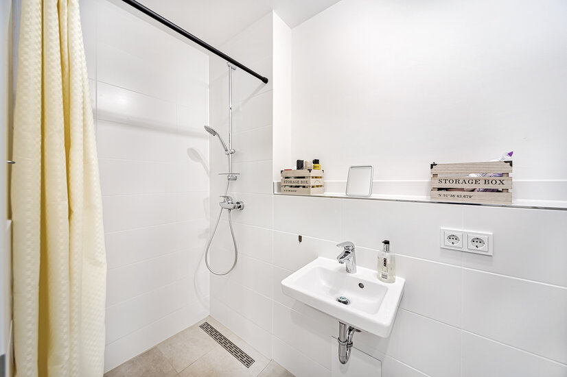 Gäste-WC mit Dusche