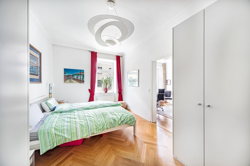 Schlafzimmer mit Bürozugang