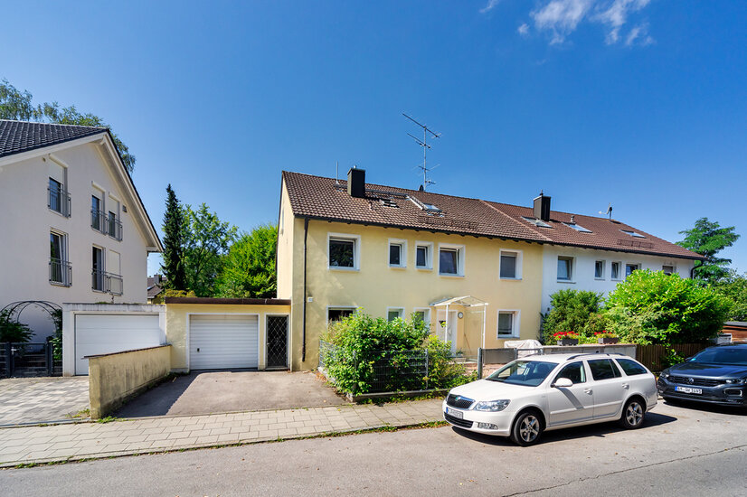 Haus mit Garage & Außenstellplatz