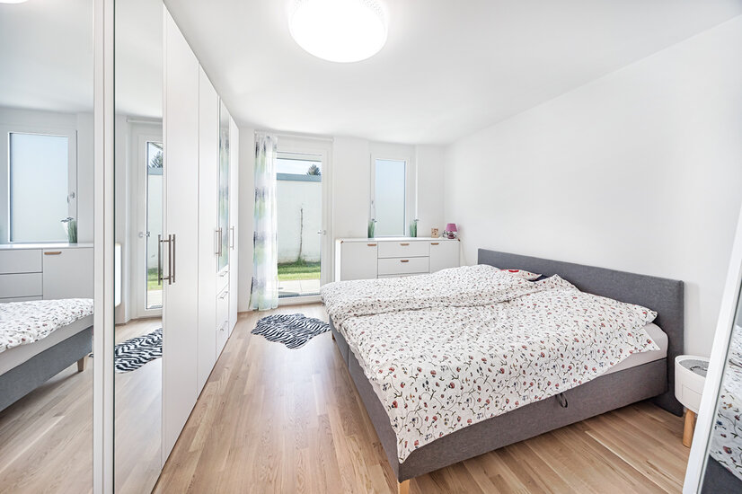 Schlafzimmer mit West-Terrasse