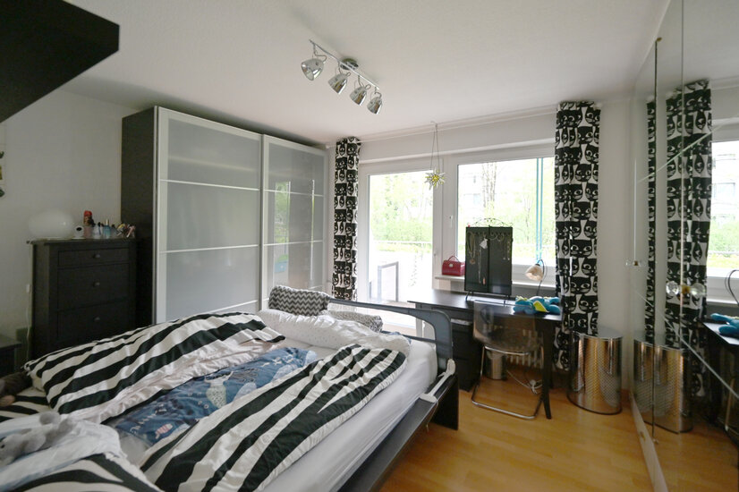 Schlafzimmer mit Balkonzugang
