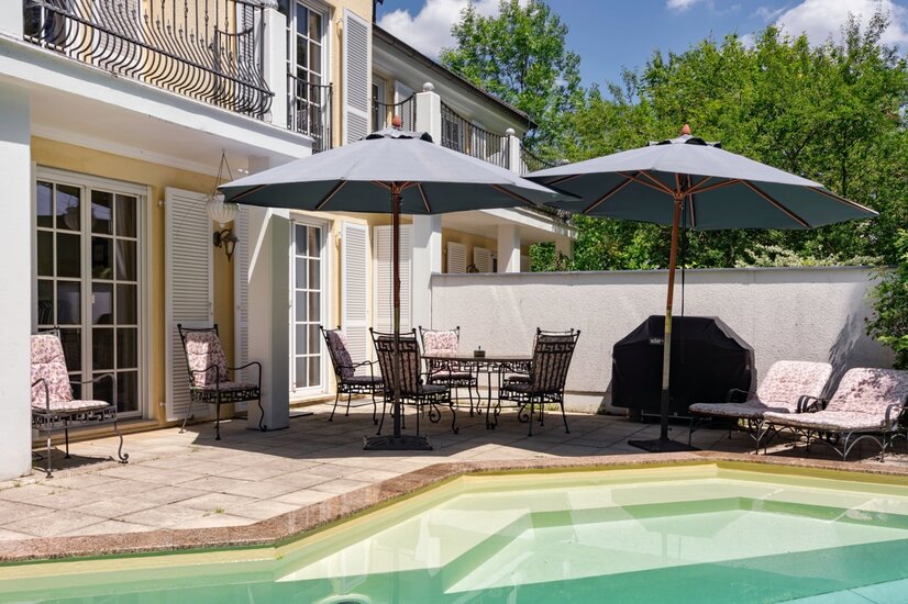 Terrasse mit Pool