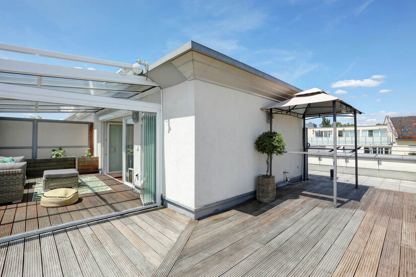 Umlaufende Dachterrasse mit Platz für den eigenen Garten