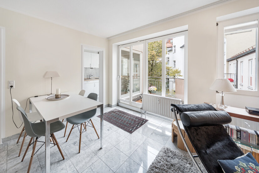 Zugang zu Küche u. Balkon