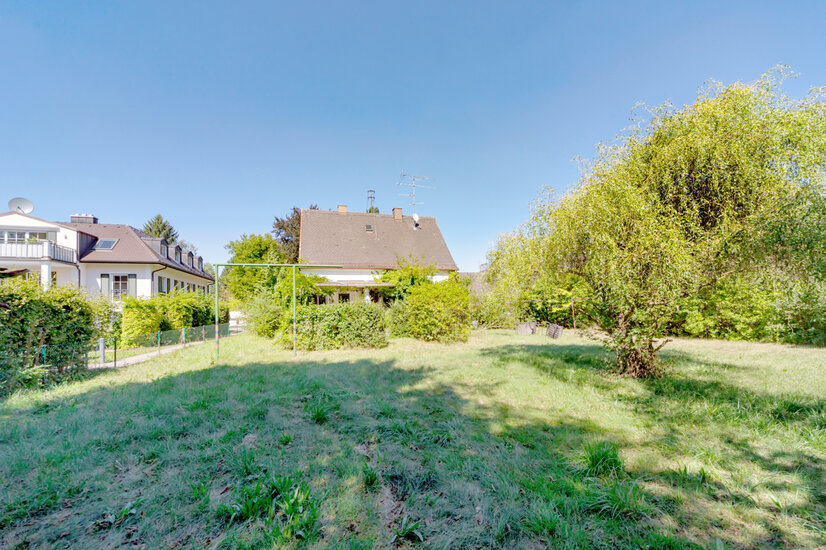 Althaus mit Garten