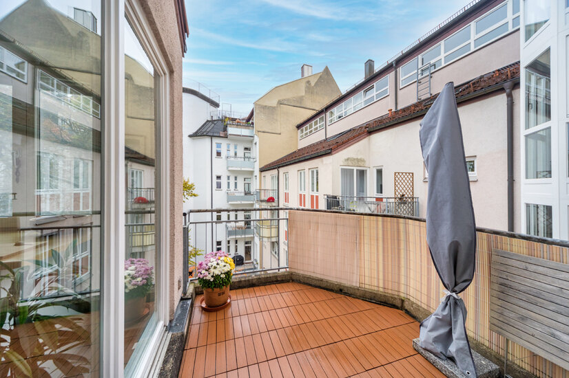 Süd-/Ost-Balkon