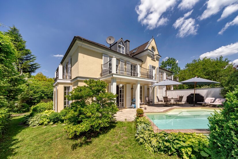 Garten mit Pool