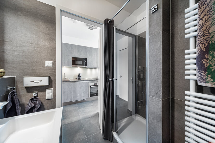 Modernes Duschbad