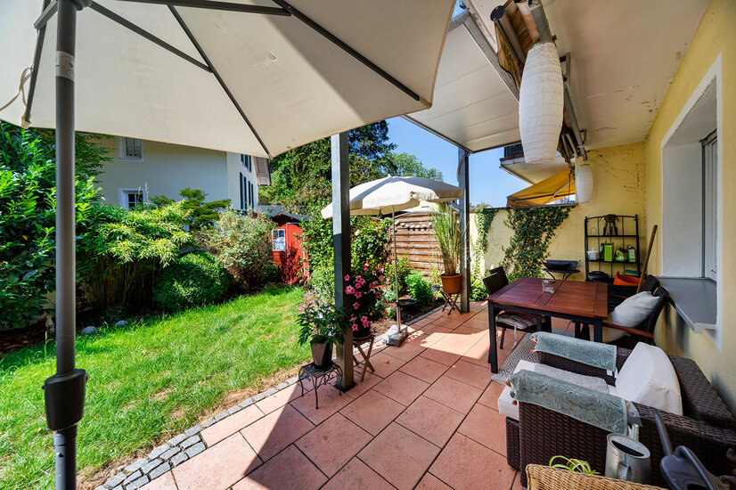Terrasse mit Garten